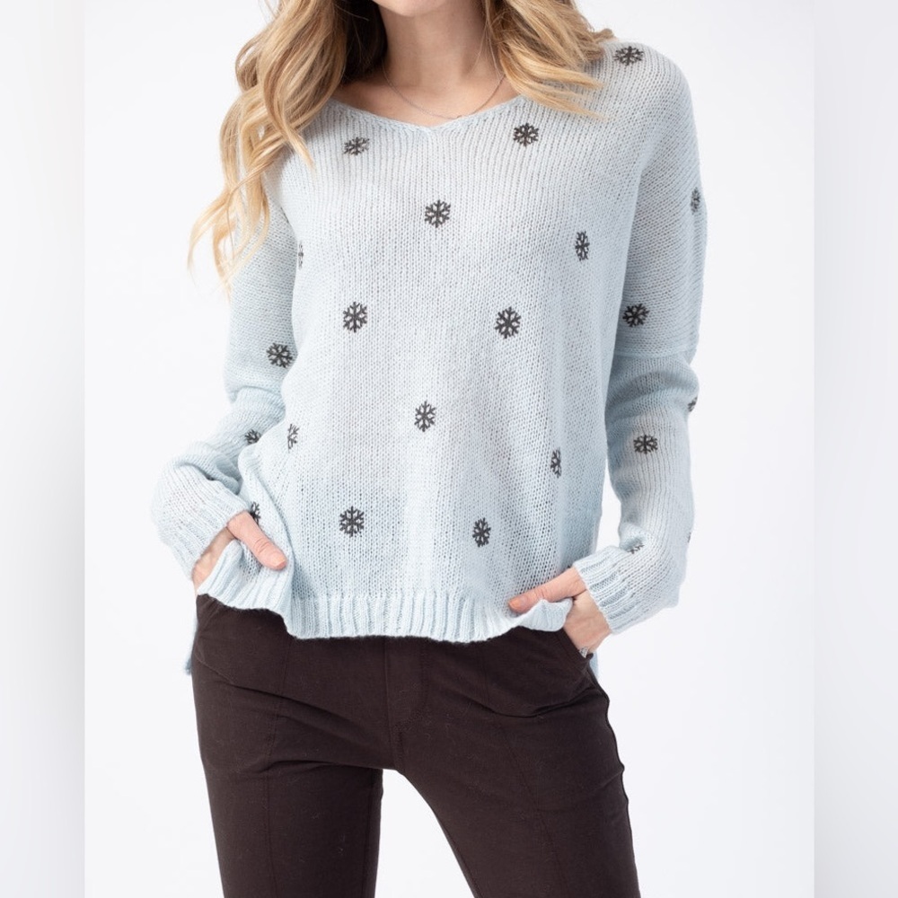 Wooden Ships Mini Snowflake V-neck Sweater In Blue Above/Gunmetal Sz S/M